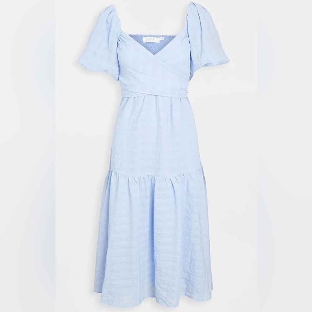 ASTR the label Women's Short Puff Sleeve Sweetheart Neckline Sonnet Midi Dress
